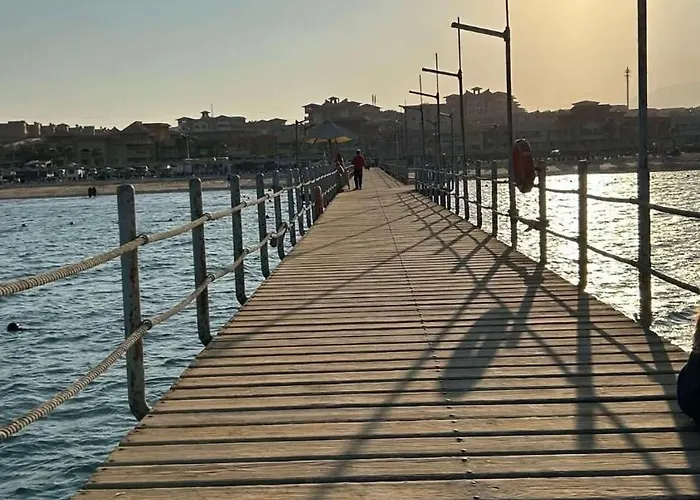 Port South * Ajn-Szuhna
